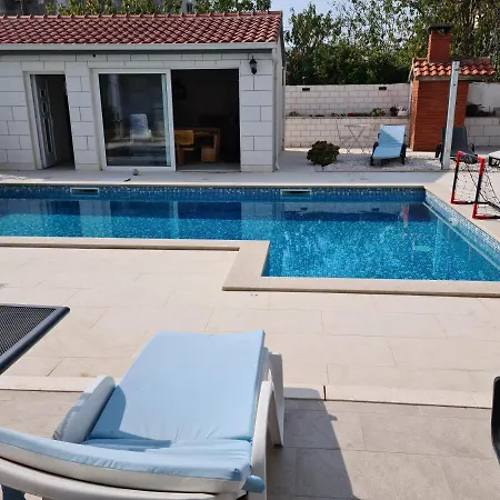 شقة Apartman Maestral 1