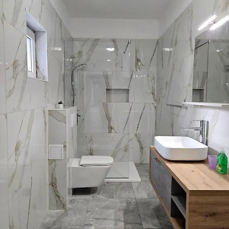 Apartman Maestral 1 شقة