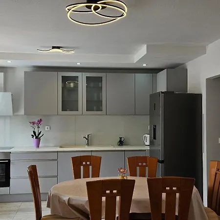 شقة Apartman Maestral 1