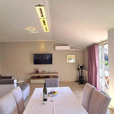 Apartment Maestral 1