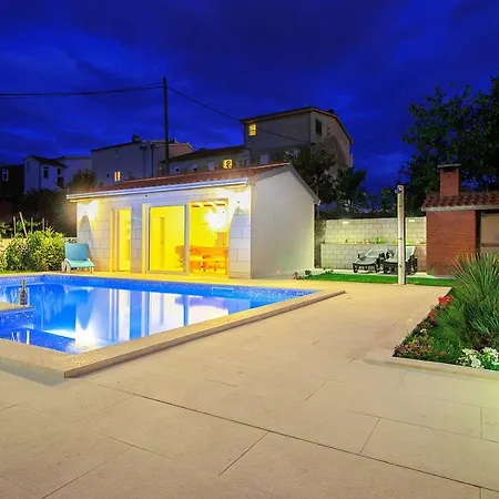 Апартаменти Apartman Maestral 1