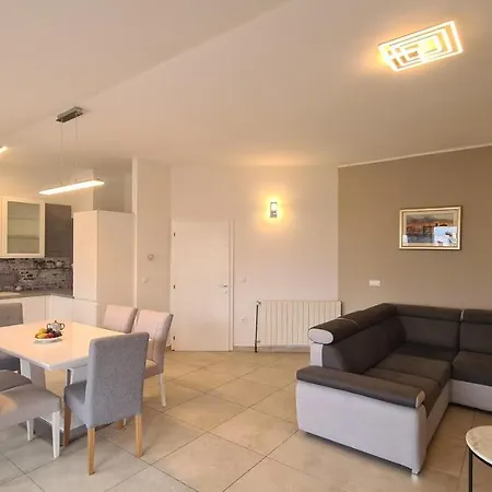 Apartment Maestral *